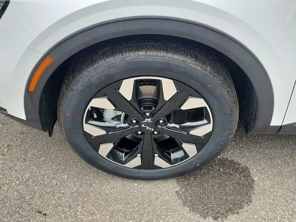 Used 2023 White Kia X-Line image 38