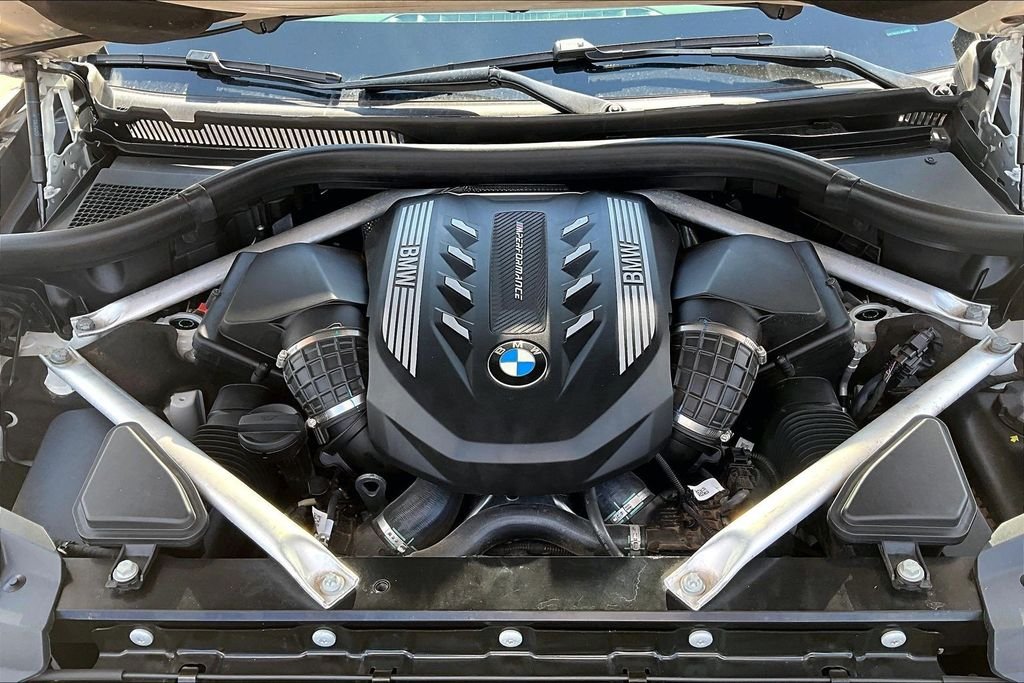 Used 2020 White BMW M50i image 9