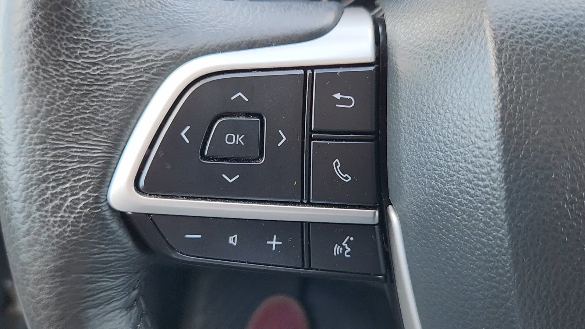 Used 2024 Midnight Black Metallic Toyota XLE image 13