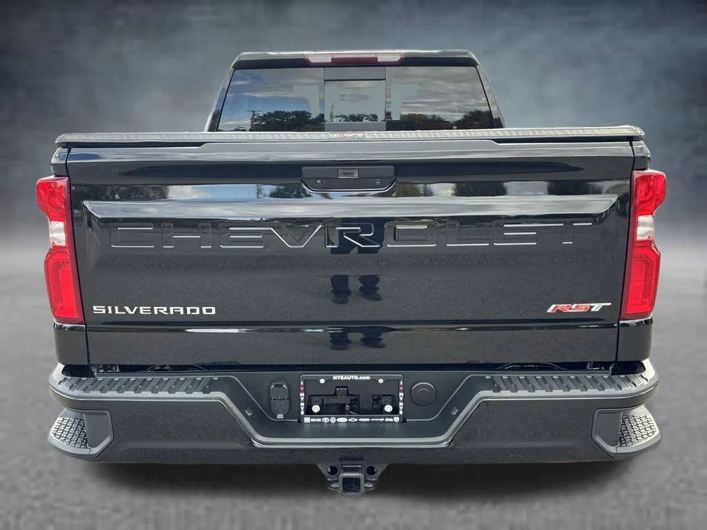 Used 2019 BLACK Chevrolet RST image 4