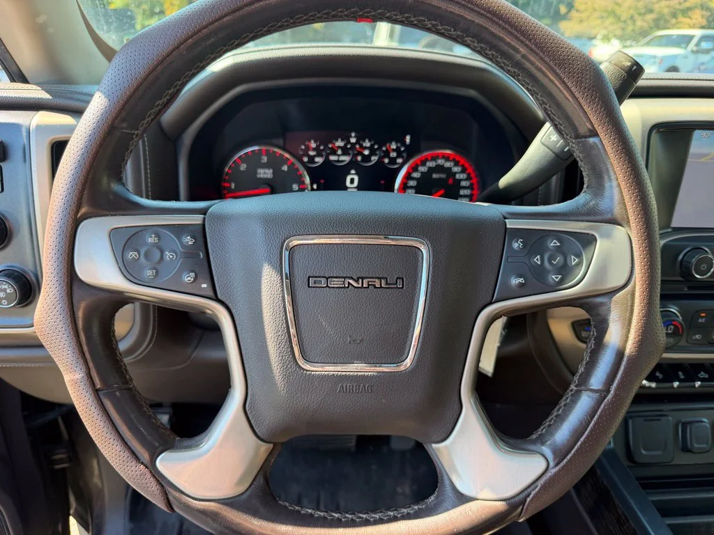 Used 2015 Silver GMC Denali image 13