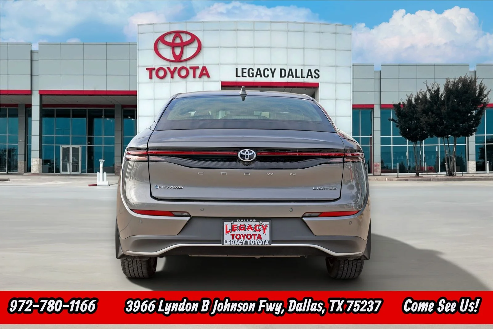 Used 2024  Toyota Limited image 8