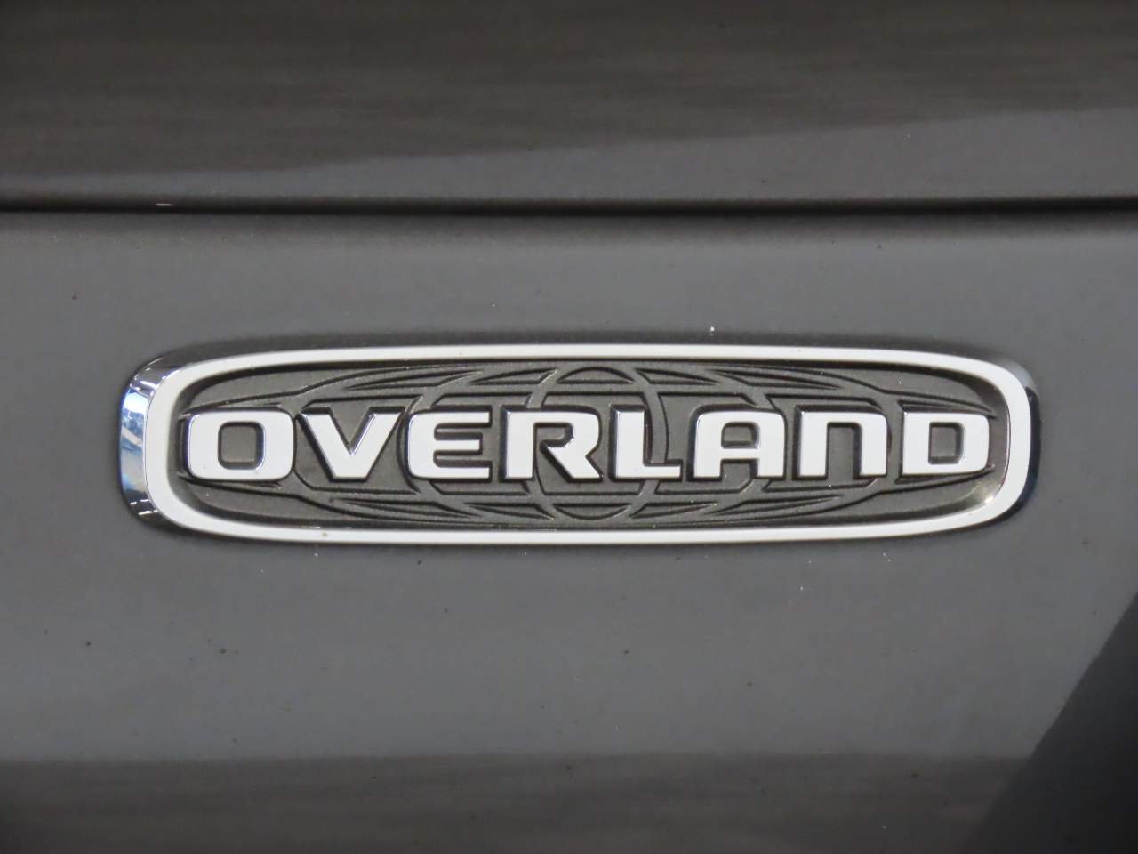 Used 2022 Baltic Gray Metallic Clear Coat Jeep Overland image 18