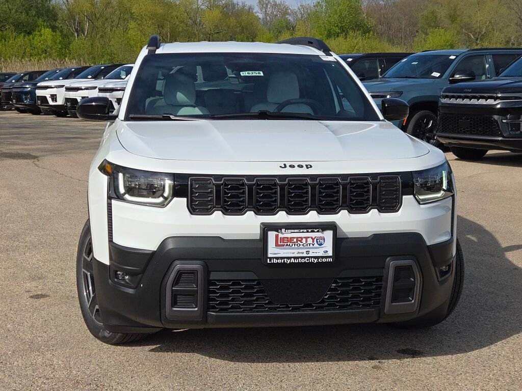 New 2026 Bright White Clear-Coat Exterior Paint Jeep Laredo image 5