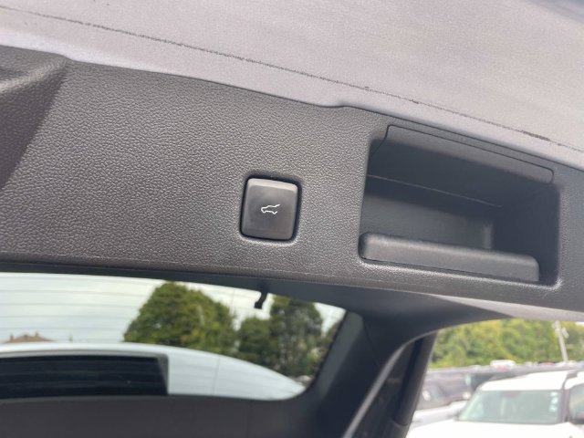 Used 2022 Blue Ford SEL image 9