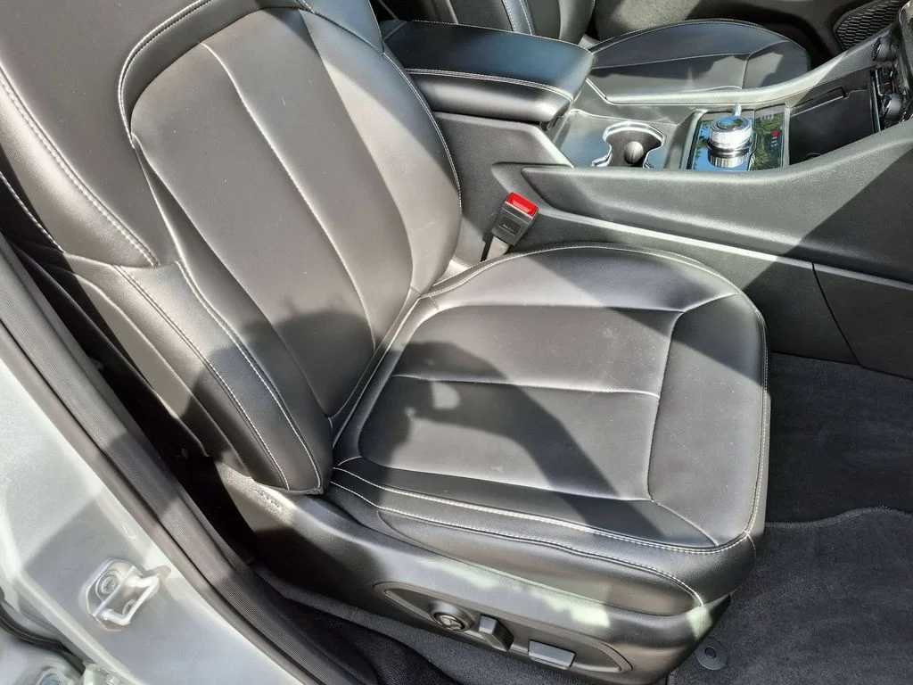 Used 2025 Silver Jeep Limited image 31