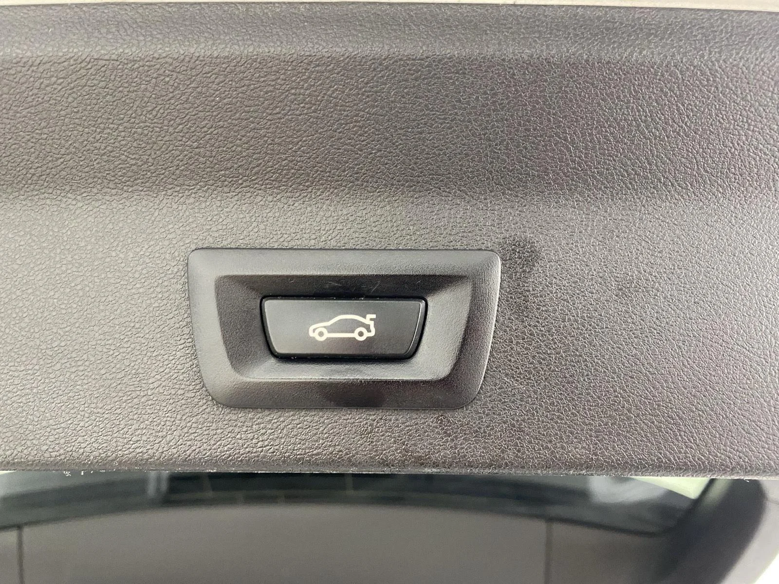 Used 2018 Alpine White BMW xDrive30i image 34