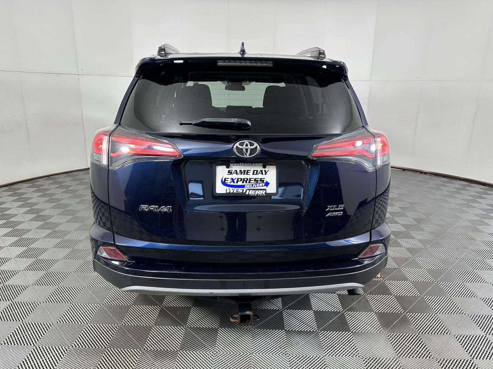Used 2018 Galactic Aqua Mica Toyota XLE image 14