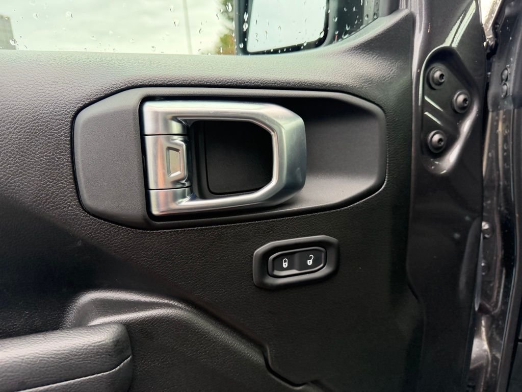 New 2026 Granite Crystal Metallic Clearcoat Jeep Sport image 13