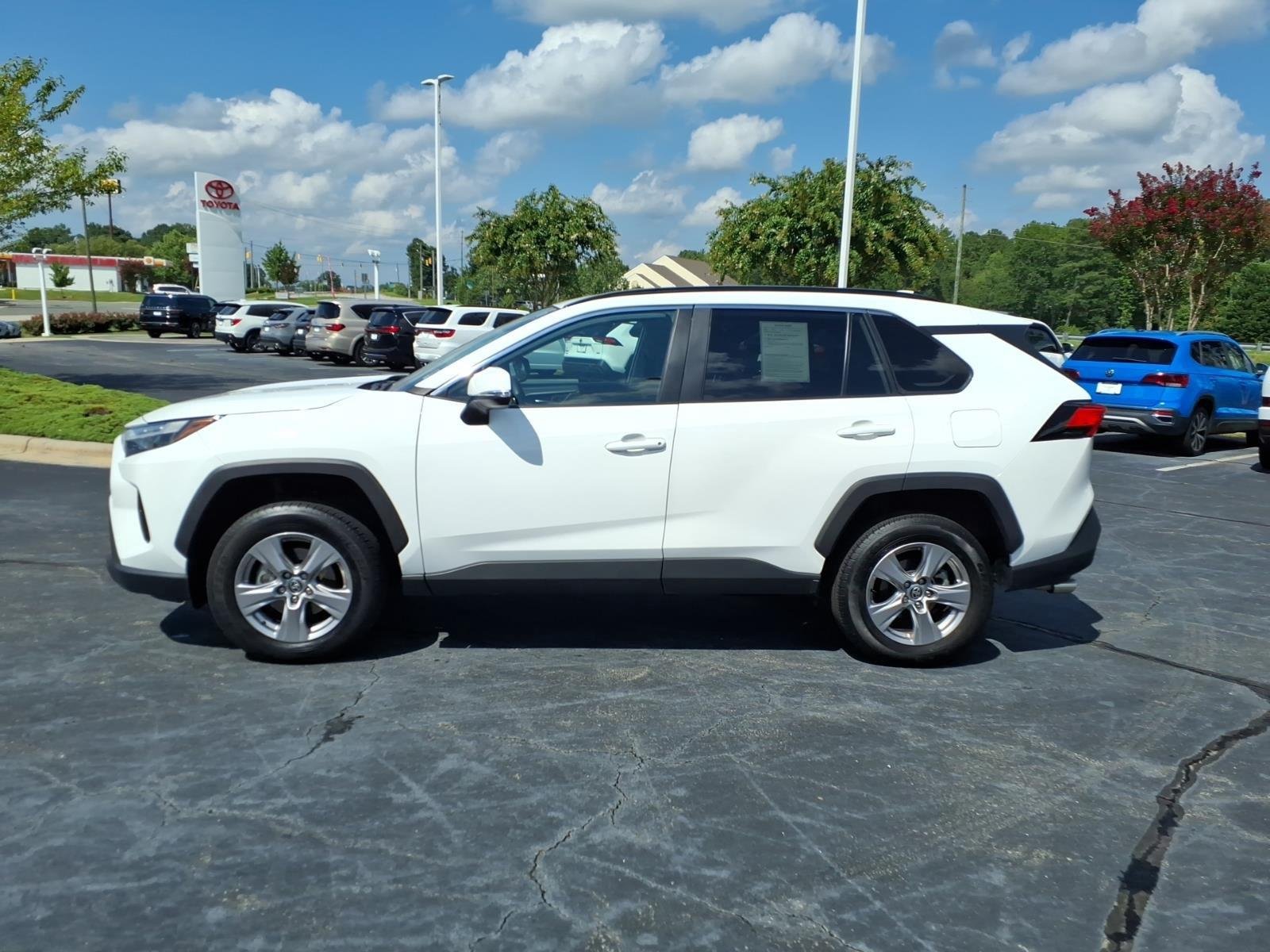 Used 2025 Ice Cap Toyota XLE image 3