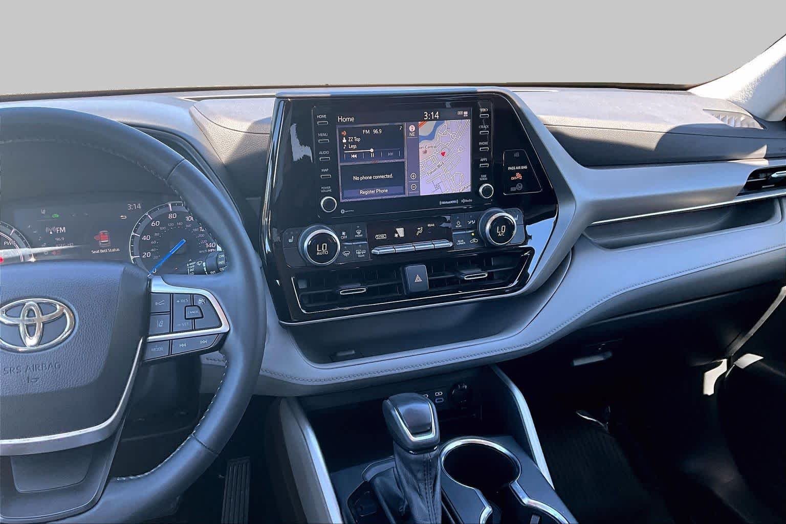 Pre-Owned 2022 Toyota Highlander Hybrid XLE