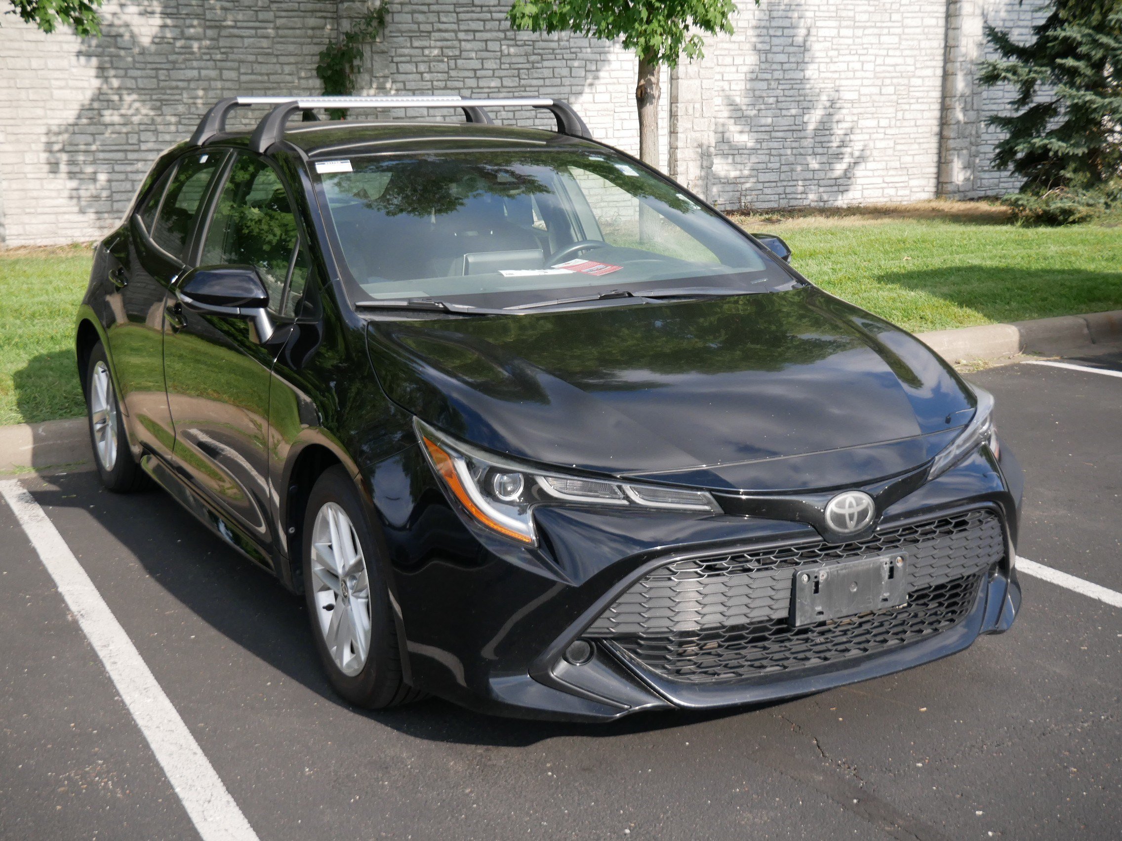 Certified 2019 Toyota Corolla Hatchback SE with VIN JTNK4RBE1K3031331 for sale in Brooklyn Center, Minnesota