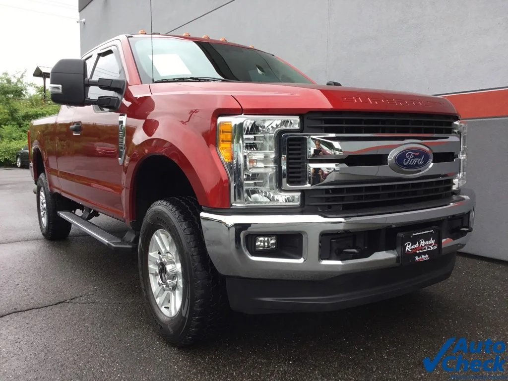 Used 2017 Red Ford XLT image 3