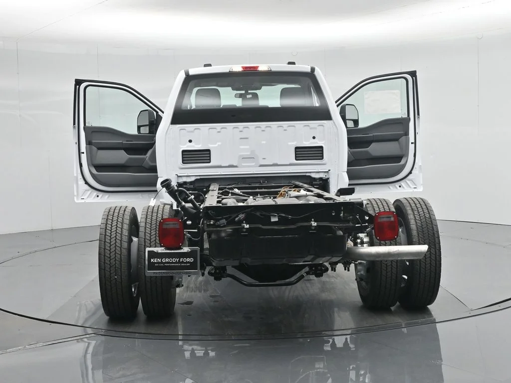 New 2026 Oxford White Ford XL image 24