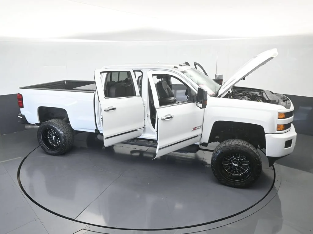 Used 2018 Summit White Chevrolet LTZ image 78