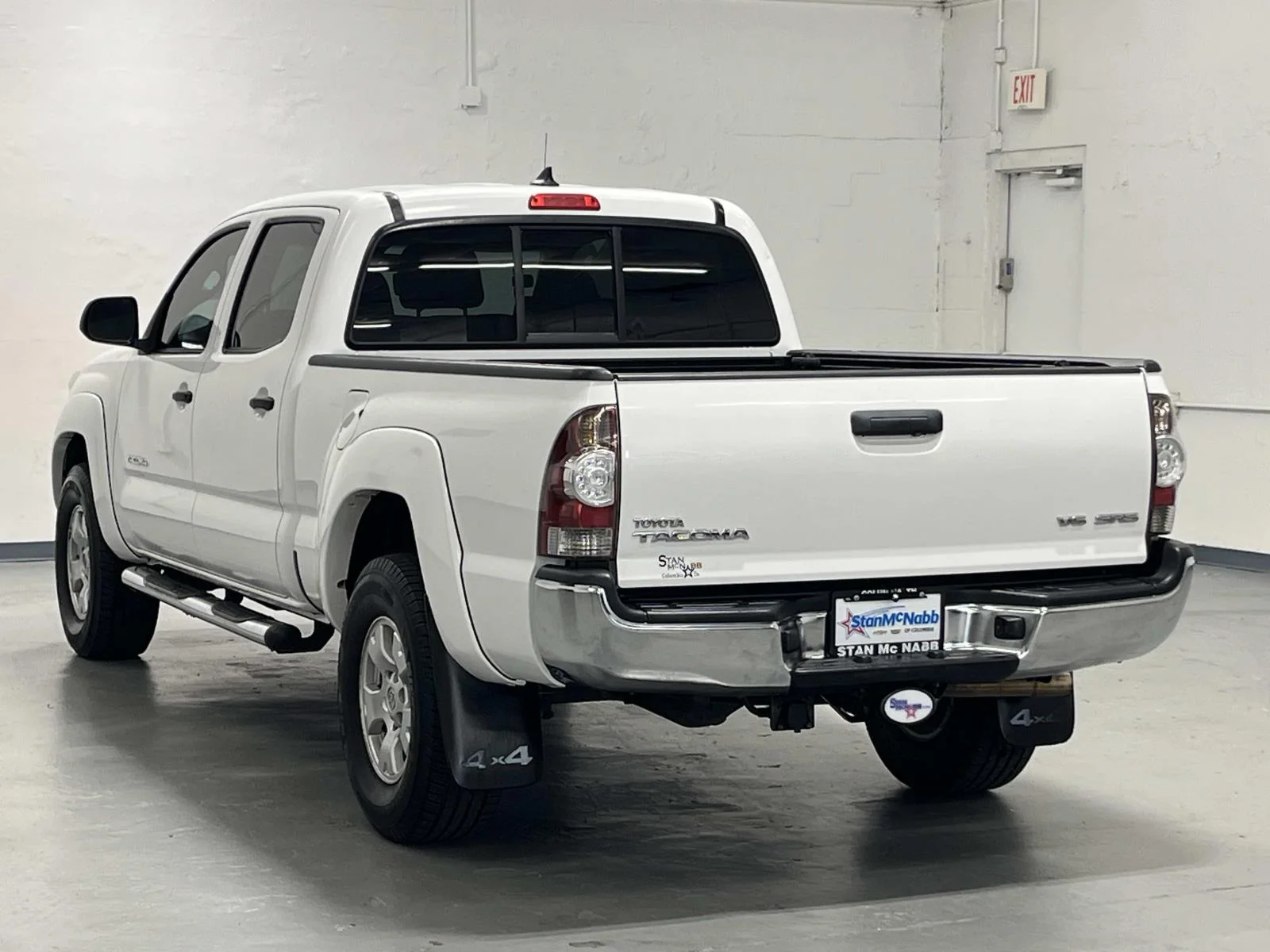 Used 2014 Super White Toyota Double Cab SR5 4.0L V6 4x4 image 6