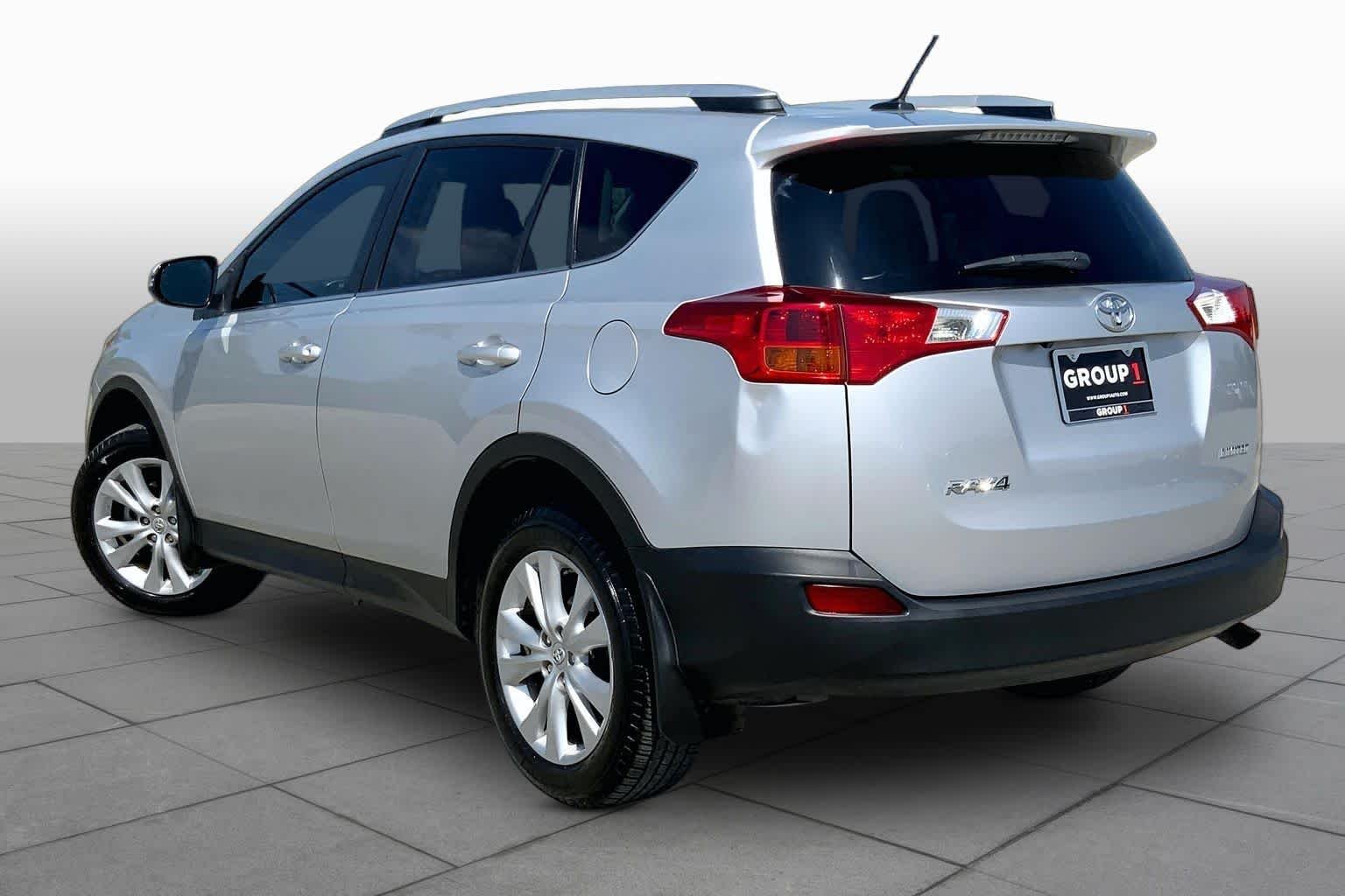 Used 2015 Classic Silver Metallic Toyota Limited image 12