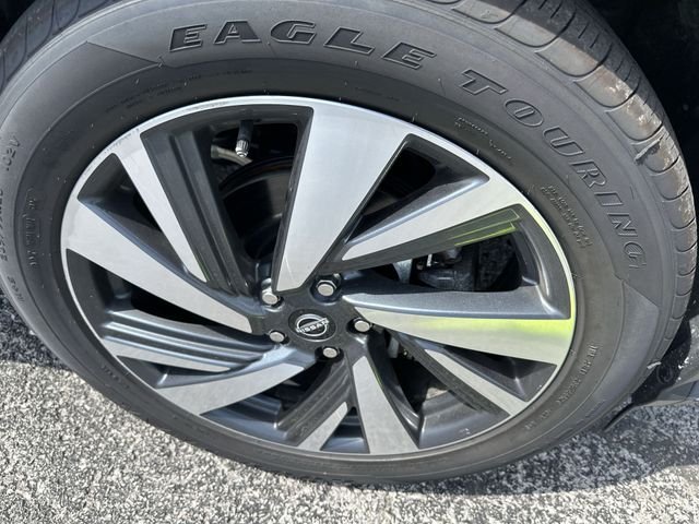 Used 2024 Silver Nissan SL image 21