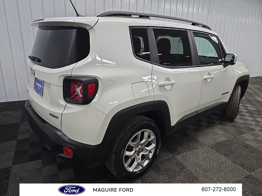 Used 2017 White Jeep Latitude image 12