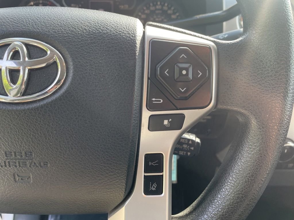 Used 2020 White Toyota SR5 image 24