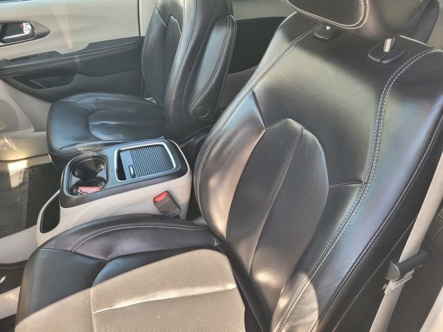 Used 2022 White Chrysler Touring L image 13
