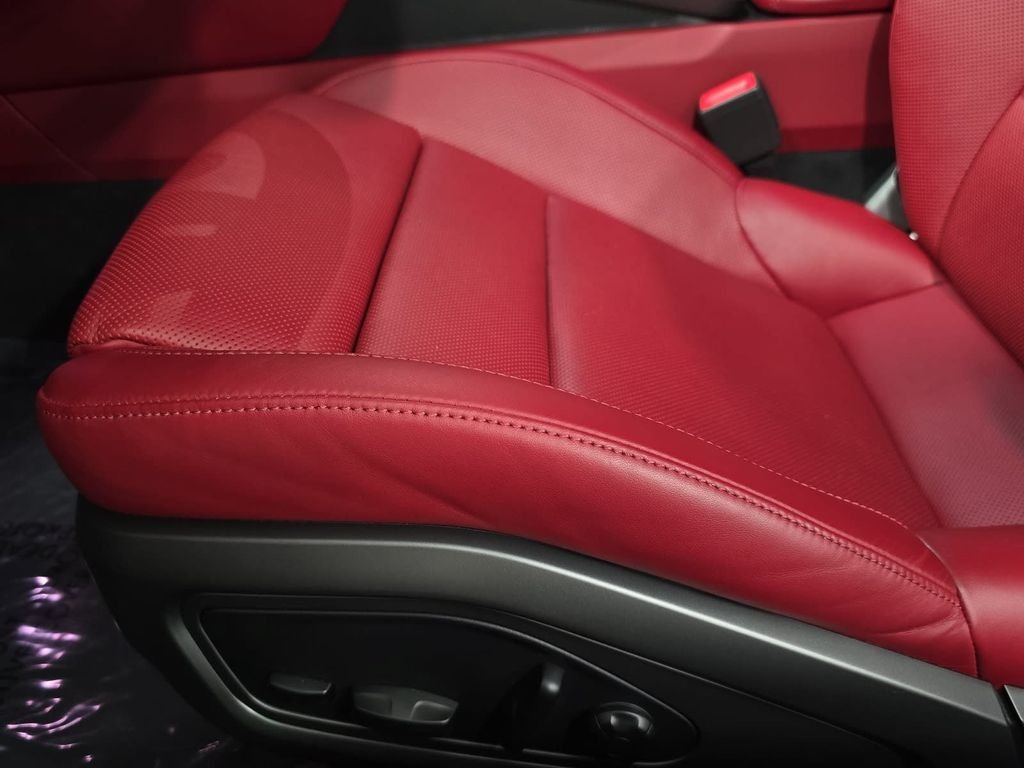 Used 2021  Porsche Targa 4S image 25