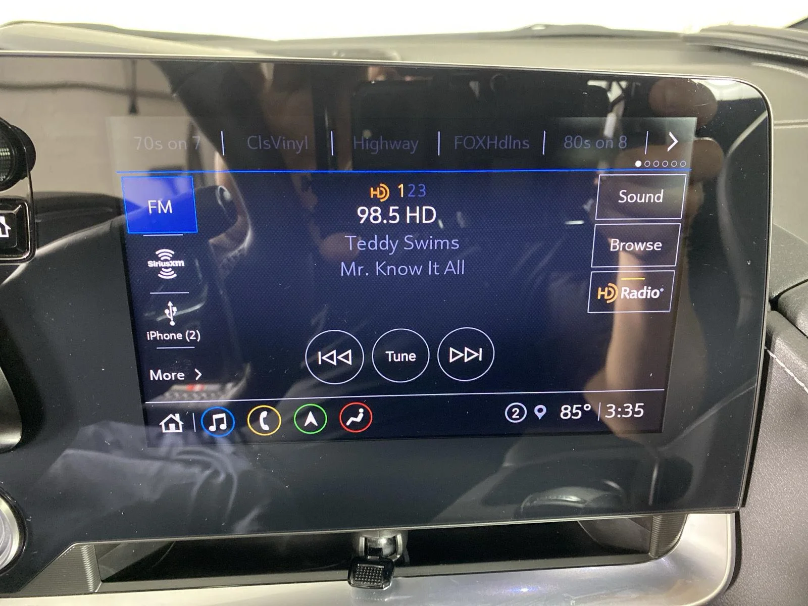 Used 2023 RED MIST METALLIC TINTCOAT Chevrolet 2LT image 17
