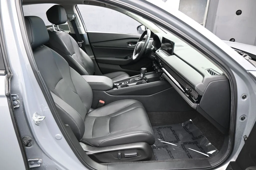 Used 2024 Solar Silver Metallic Honda Touring image 38