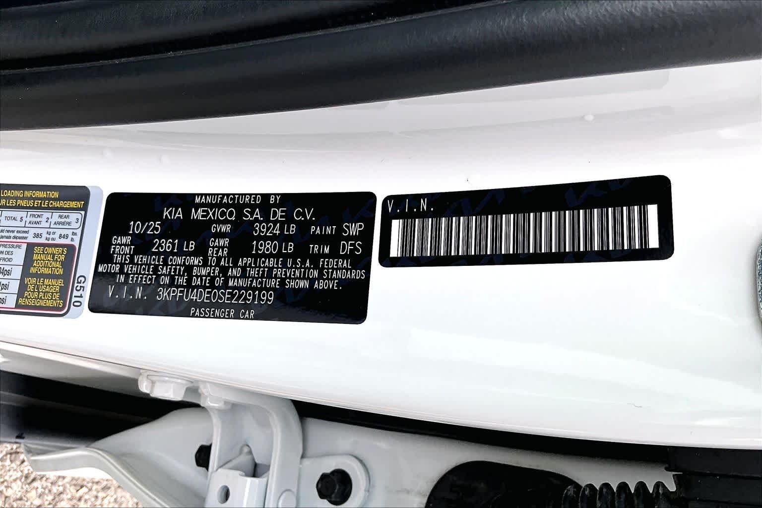 Used 2025 Snow White Pearl Kia EX image 34