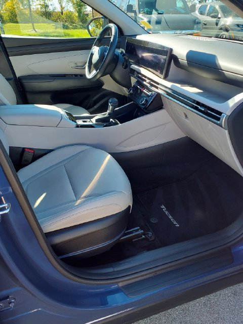 Used 2025 Blue Hyundai SEL Convenience image 25