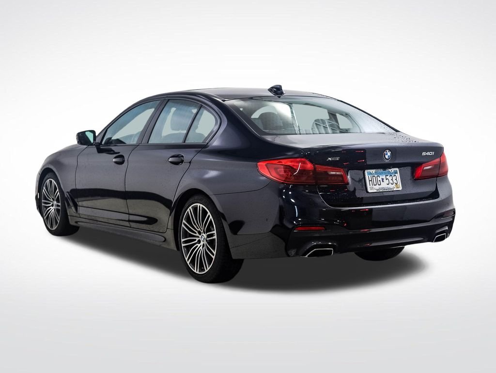 Used 2019 Carbon Black Metallic BMW 540i xDrive image 3