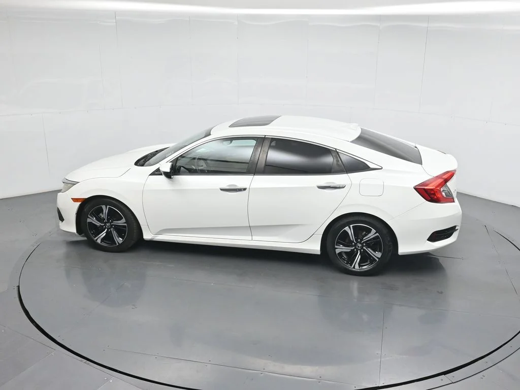 Used 2016 White Honda Touring image 39