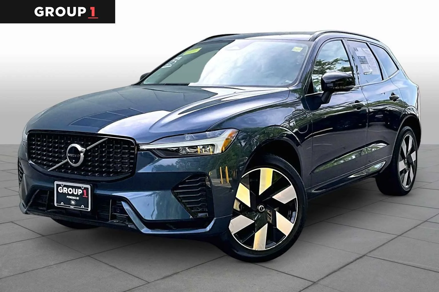 2025 Volvo XC60 T8 Plus Dark AWD's photo