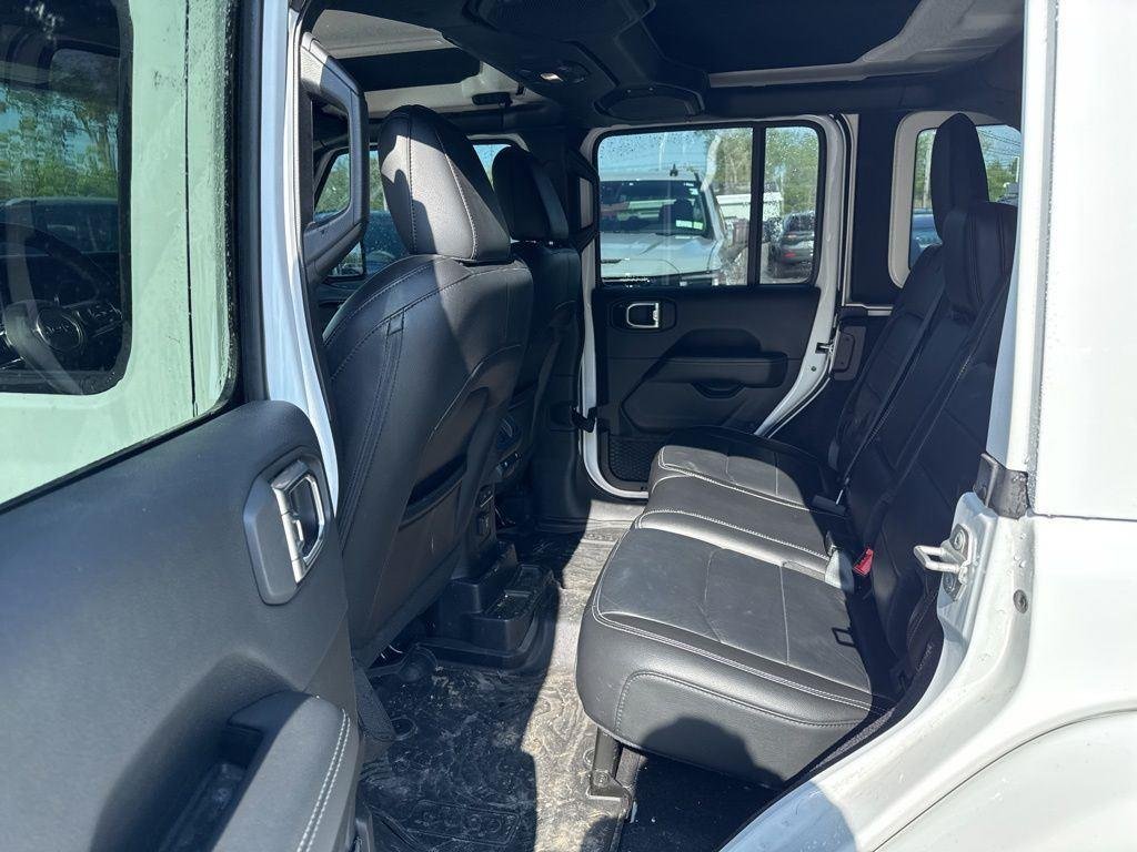 Used 2018 Bright White Clearcoat Jeep Unlimited Sahara image 8
