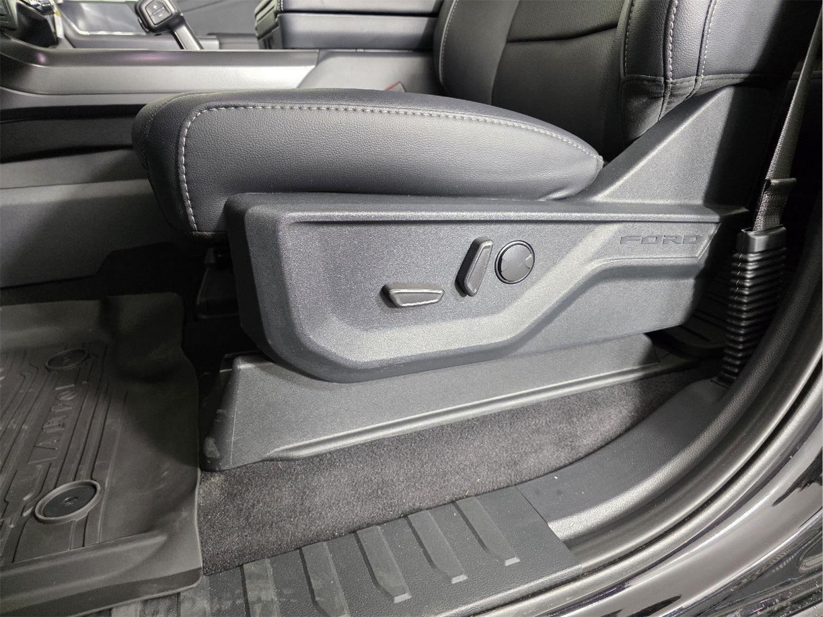New 2025 Agate Black Metallic Ford Lariat® image 13
