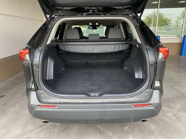 2025 Toyota RAV4 XLE - Photo 13
