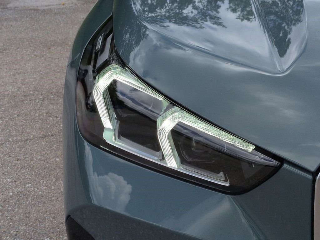 New 2026 Cape York Green Metallic BMW xDrive28i image 10