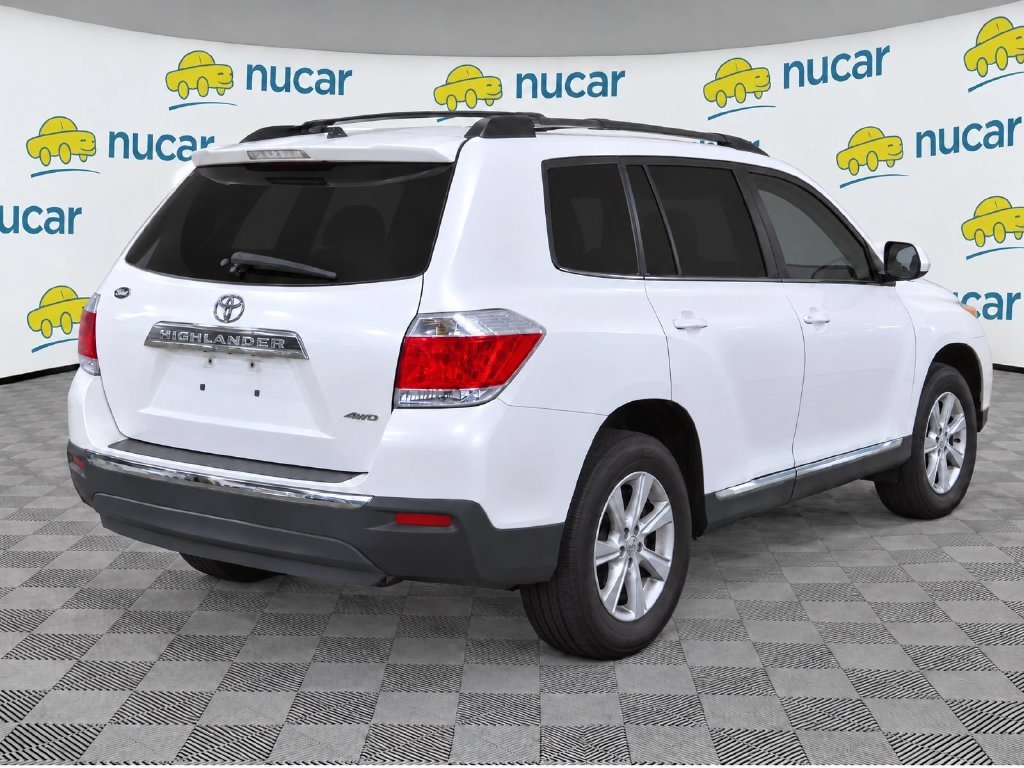 Used 2012 White Toyota Base image 4