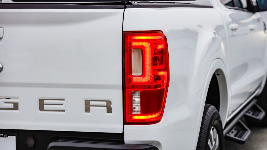 Used 2019 Oxford White Ford Lariat image 10