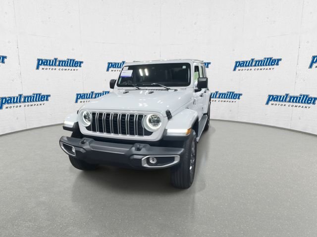 Used 2025 White Jeep Sahara image 4