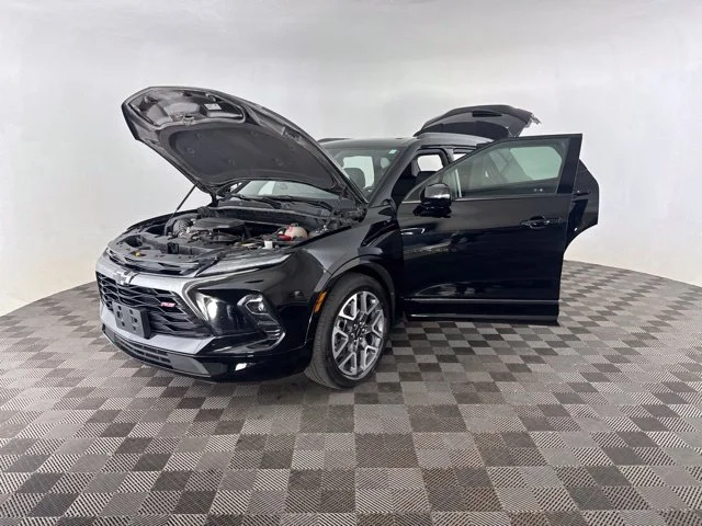 Used 2023 Black Chevrolet RS image 10