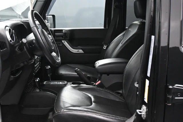 Used 2017 Black Jeep Unlimited Sahara image 10