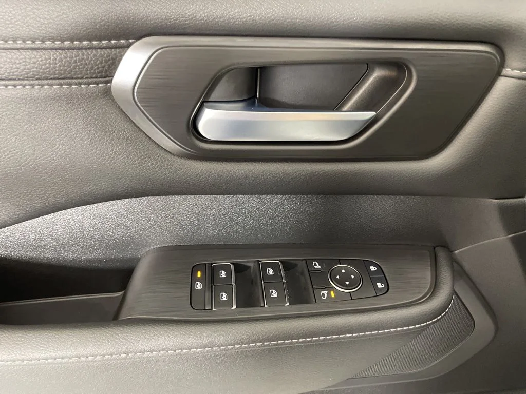 2026 Nissan Armada SV - Photo 15