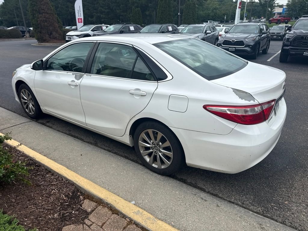 Used 2015 White Toyota XLE image 3