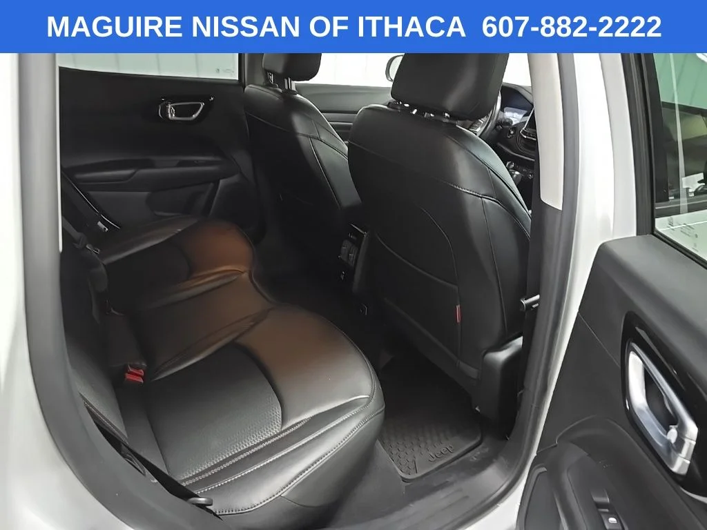 Used 2022 White Jeep Trailhawk image 17