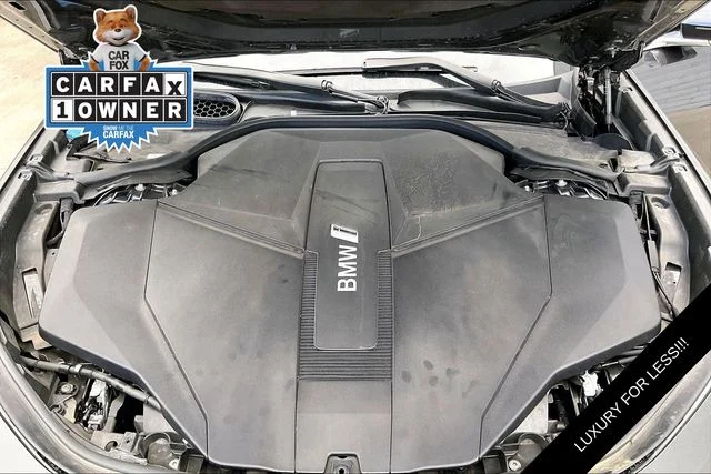 Used 2023 Gray BMW xDrive60 image 9