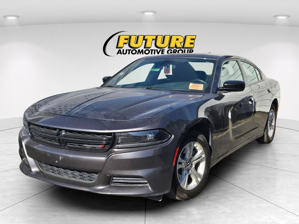 Used 2023 Gray Dodge SXT image 3