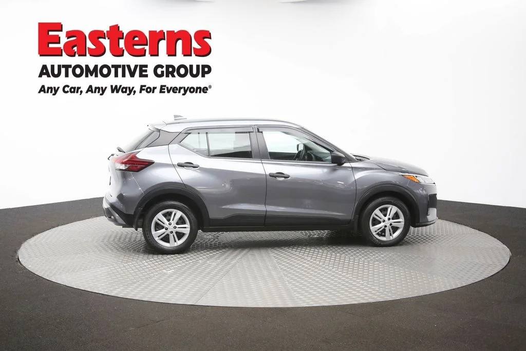 Used 2022 Silver Ford SE image 44