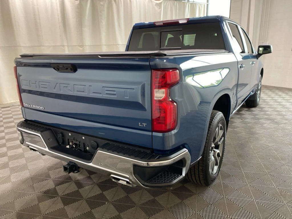 Used 2024 Lakeshore Blue Chevrolet LT image 13