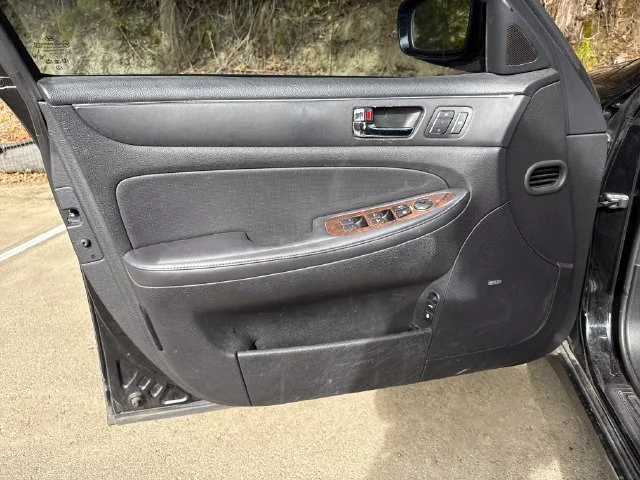 Used 2011 Black Noir Pearl Hyundai 4.6 image 15